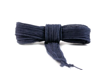 Handgefertigtes Seidenband Crinkle Crêpe Nachtblau 1m