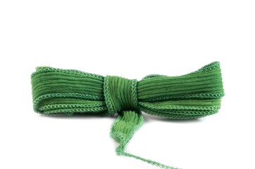 Handmade silk ribbon Crinkle Crêpe Fern Green 20mm...