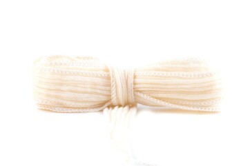 Handgefertigtes Seidenband Crinkle Crêpe Chamois 1m