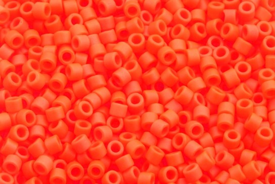 DB0752 Matte Opaque Orange Miyuki Delica 11/0 perles cylindriques japonaises 1,6mm 5g