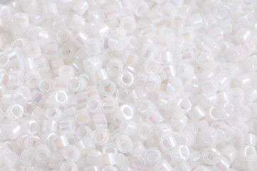 DB0202 White Pearl AB Miyuki Delica 11/0 perles...