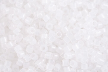 DB0220 White Opal Miyuki Delica 11/0 perles cylindriques...