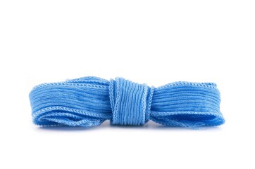 Handgefertigtes Seidenband Crinkle Crêpe Lichtblau 1m